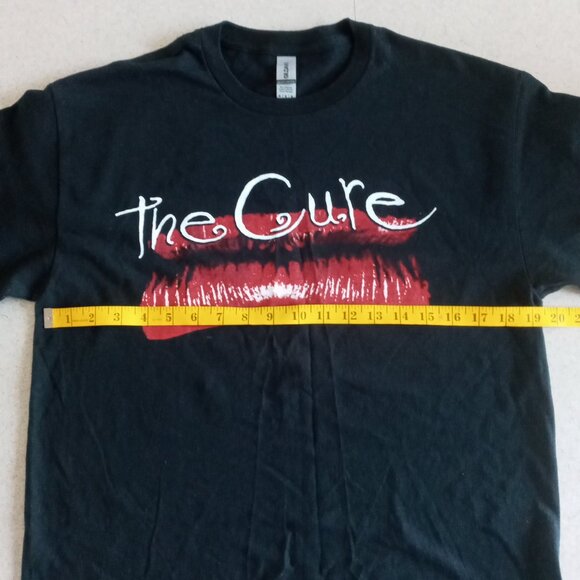 The Cure Kiss me black T-shirt size medium - Picture 6 of 7
